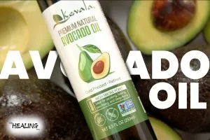 smoke-point-avocado-oil-in-a-hot-pan