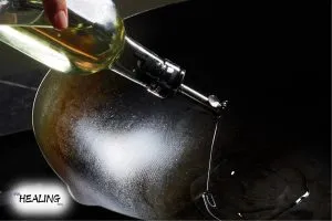 smoke-point-avocado-oil-in-a-hot-pan